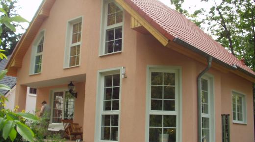 Einfamilienhaus mit Kunststoff-Fenstern