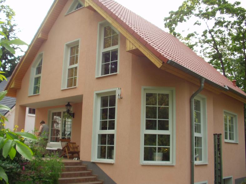 Einfamilienhaus mit Kunststoff-Fenstern